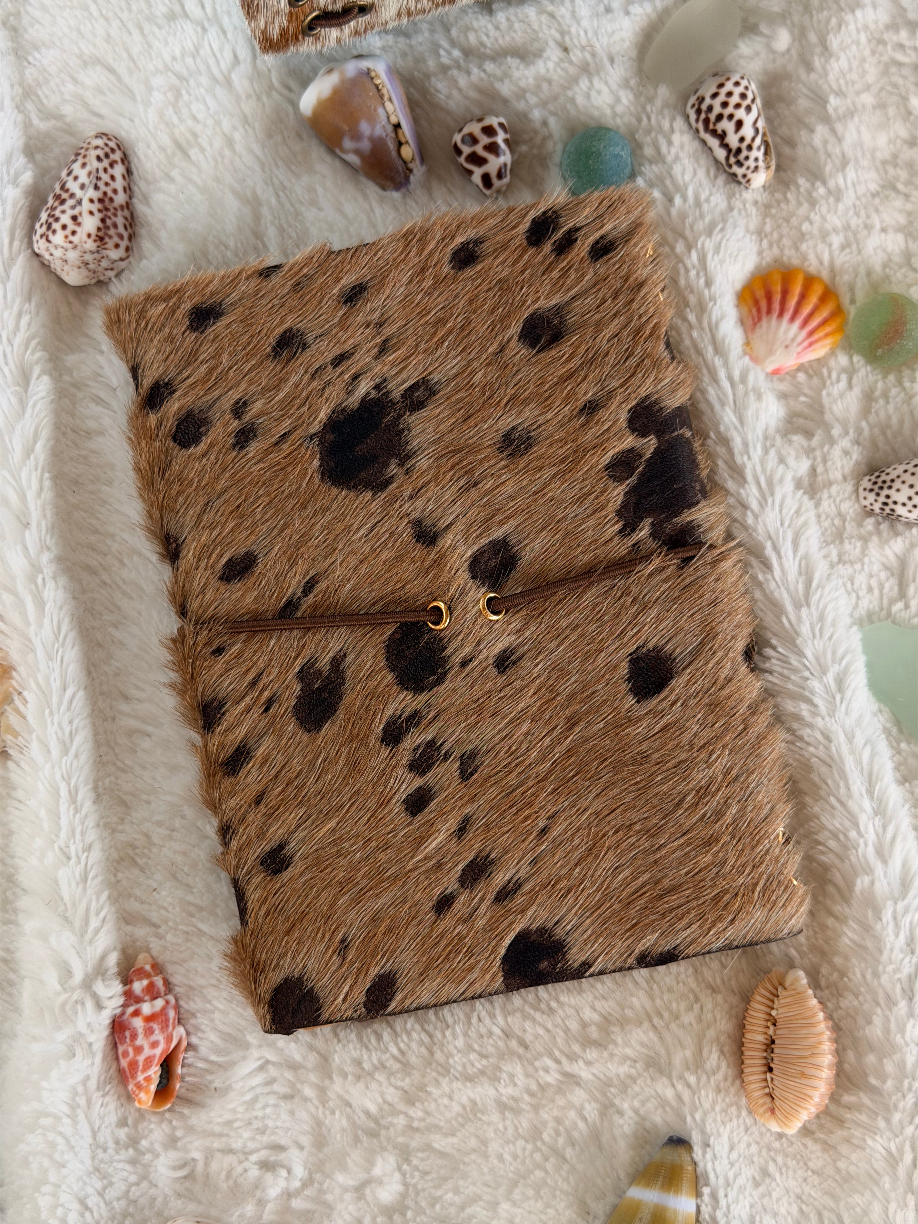 Spotted trifold